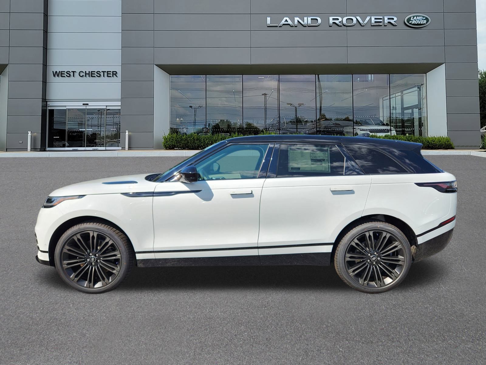 New 2026 Land Rover Range Rover Velar Dynamic SE image 3