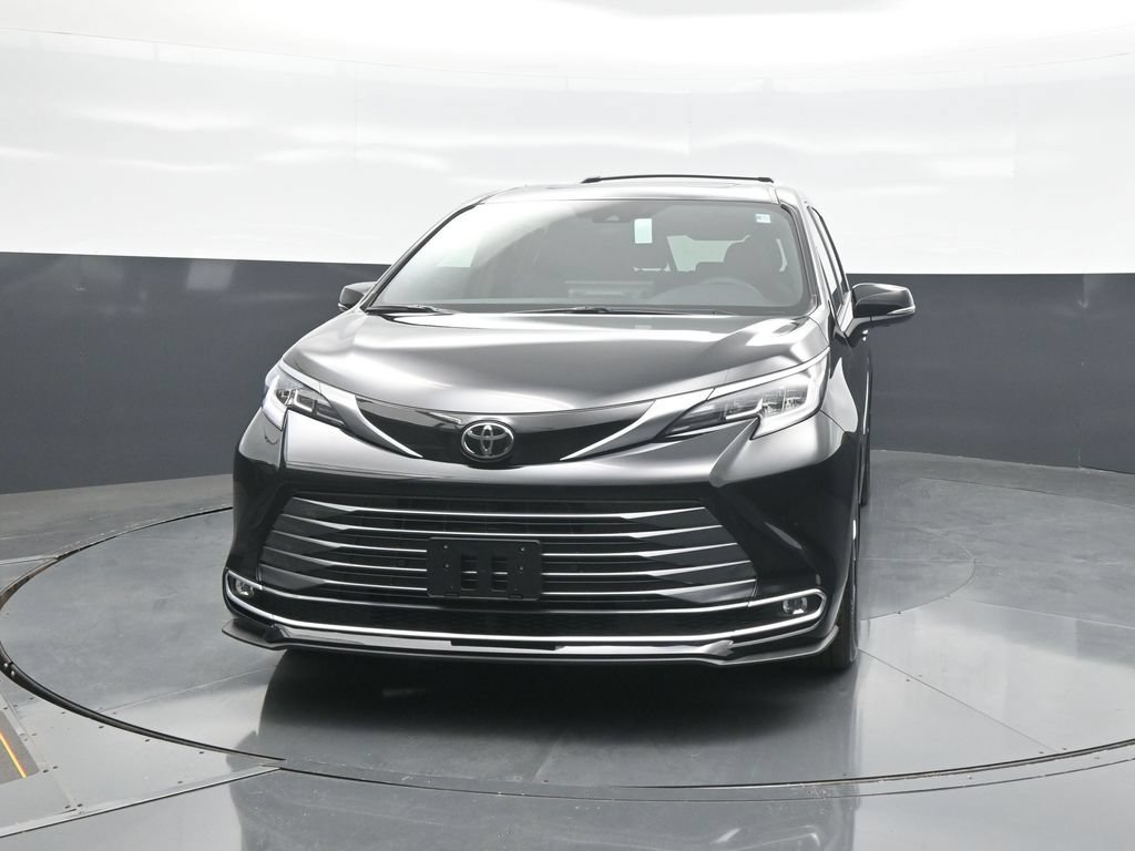 Used 2026 Toyota Sienna Limited AWD/4WD image 2