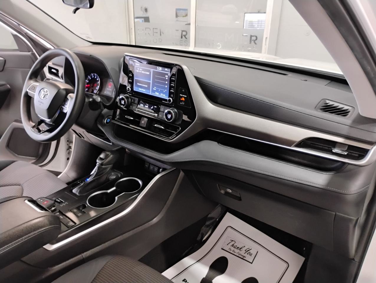 Used 2021 Toyota Highlander L image 31