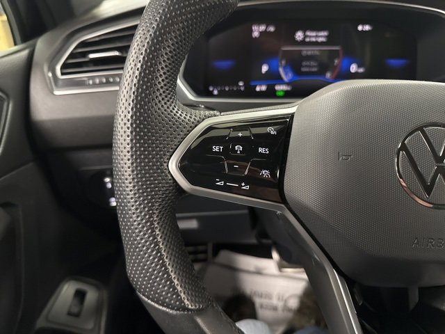 Used 2024 Volkswagen Tiguan SE R-Line image 24