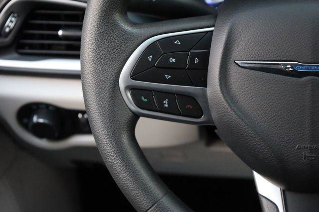 Used 2017 Chrysler Pacifica LX w/ Tire & Wheel Group FWD image 25