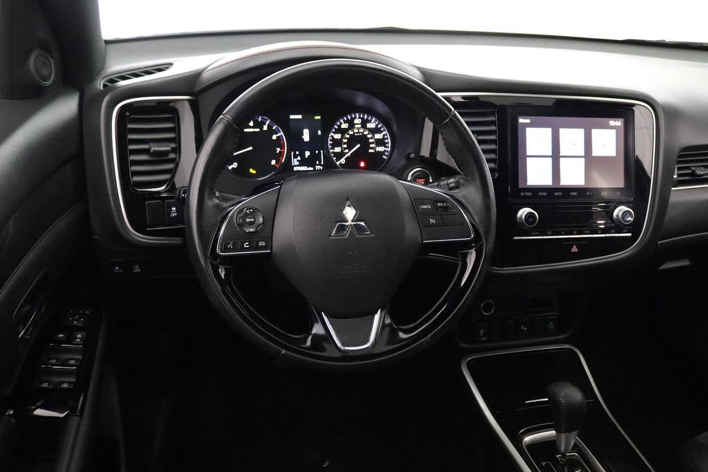 Used 2020 Mitsubishi Outlander LE AWD/4WD image 12