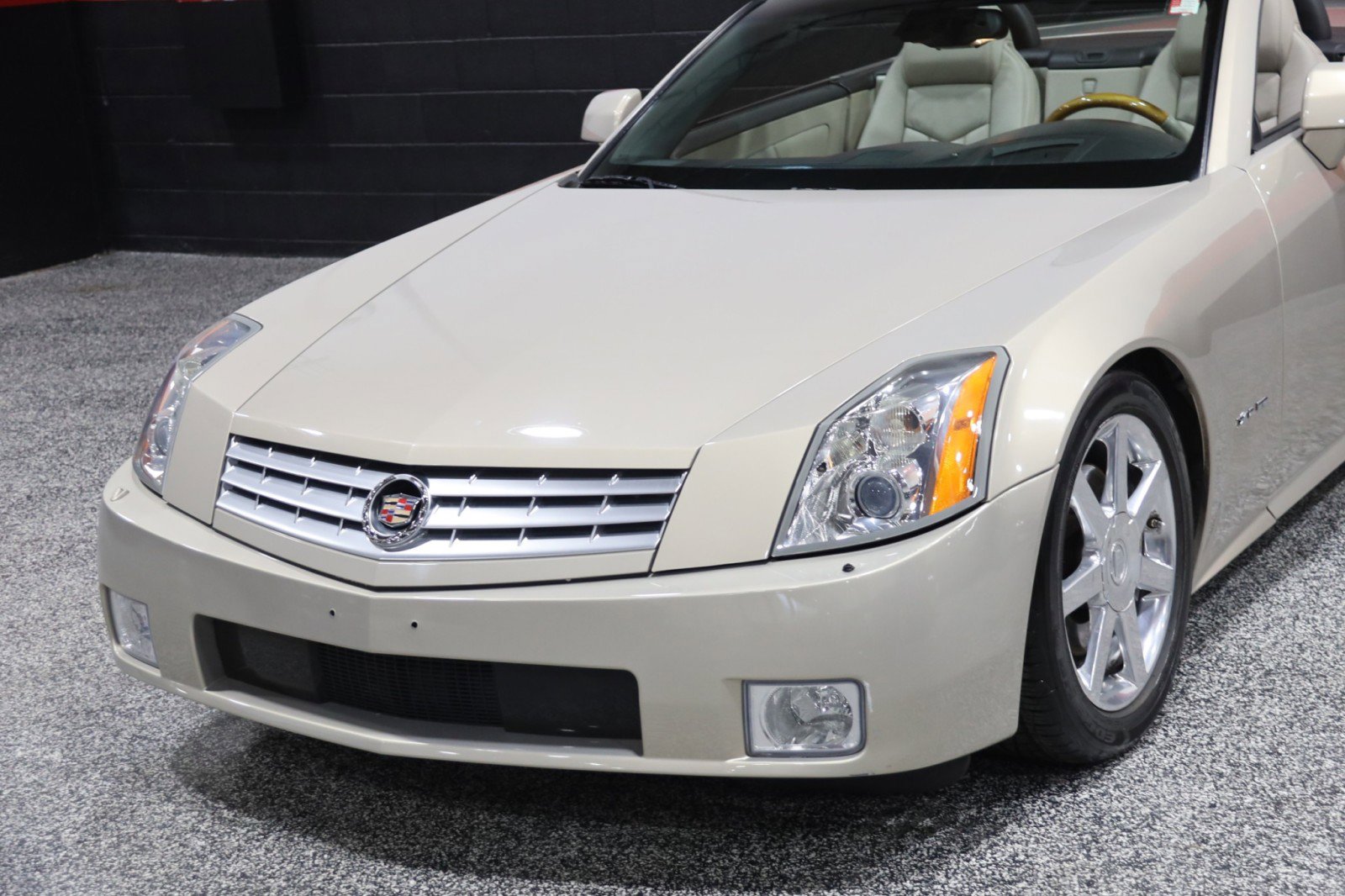Used 2006 Cadillac XLR 2dr Convertible image 13