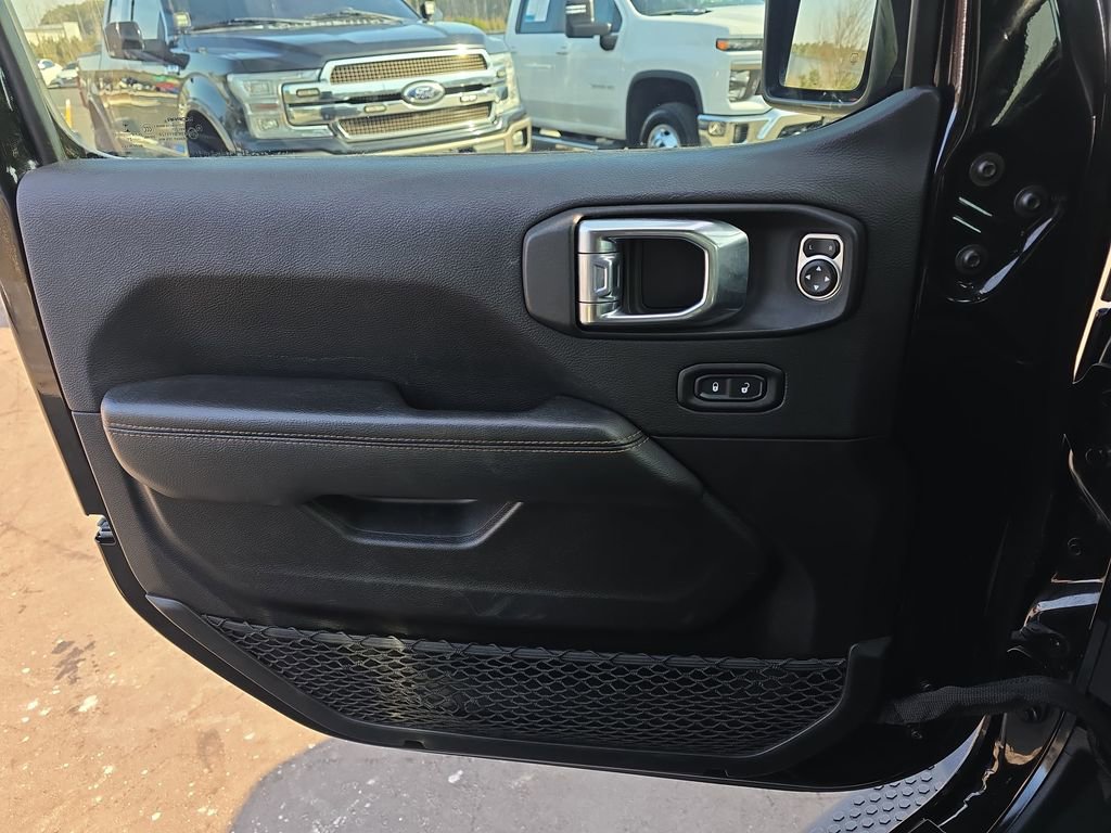 Used 2021 Jeep Wrangler Unlimited Sahara image 32