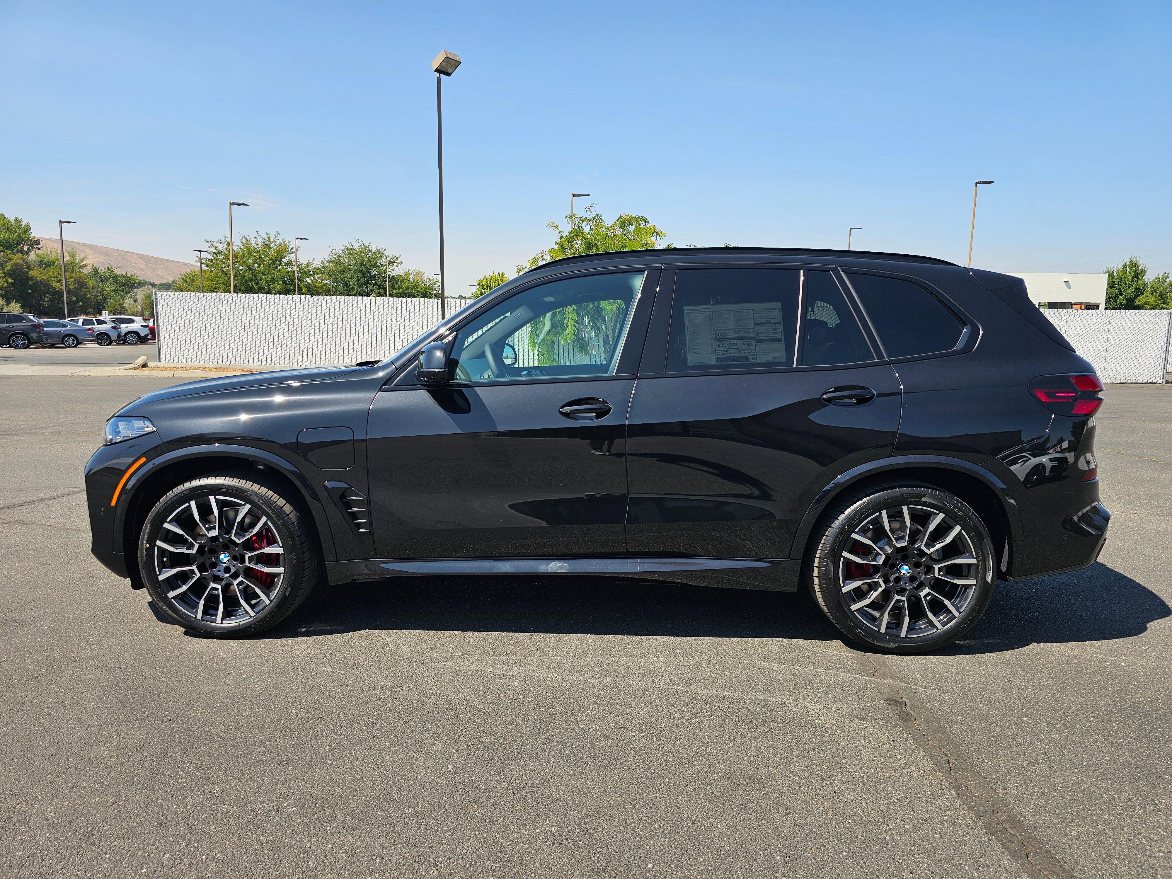 New 2026 BMW X5 xDrive50e w/ M Sport Package image 3
