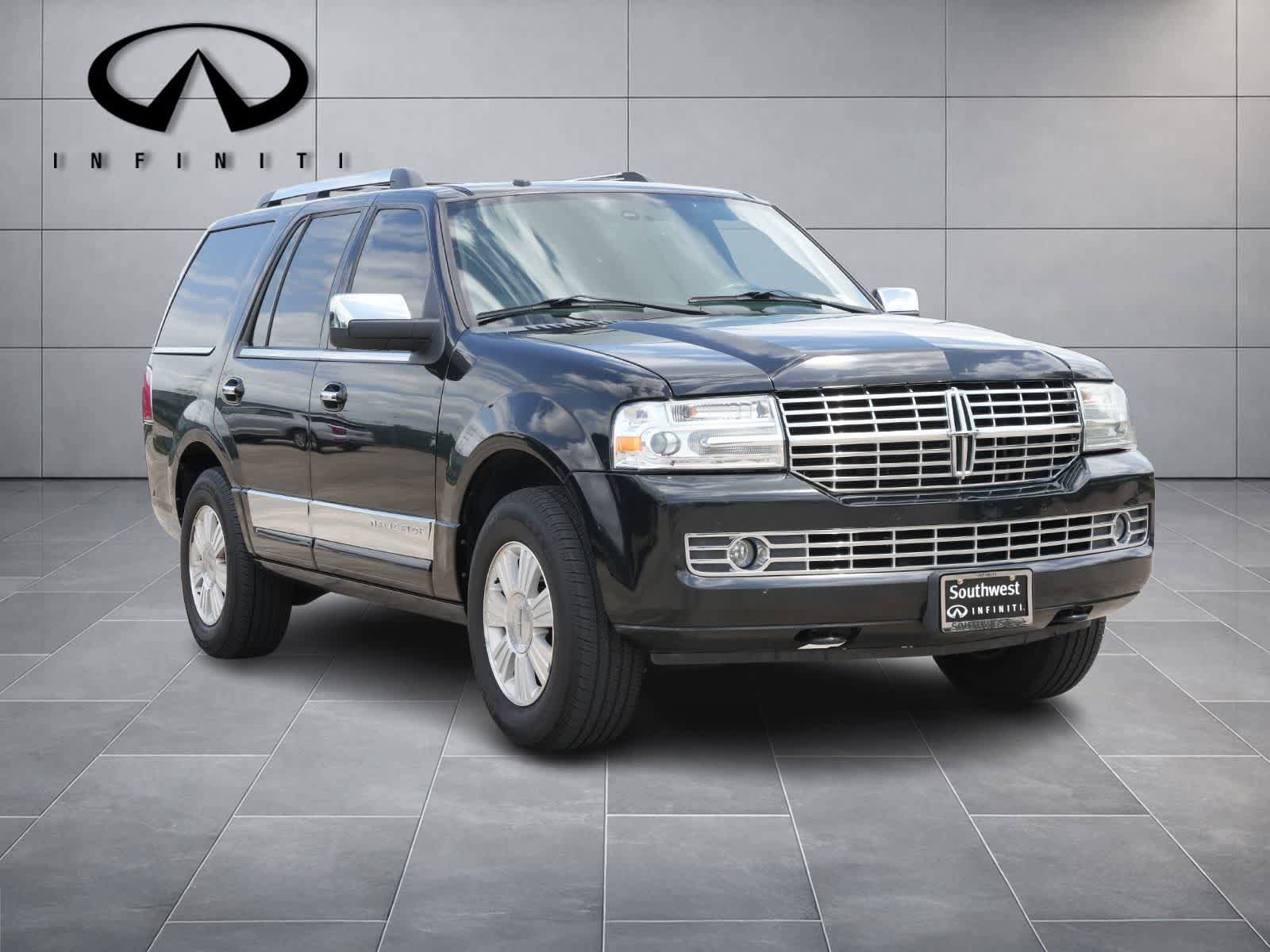 Used 2014 Lincoln Navigator 4WD image 3