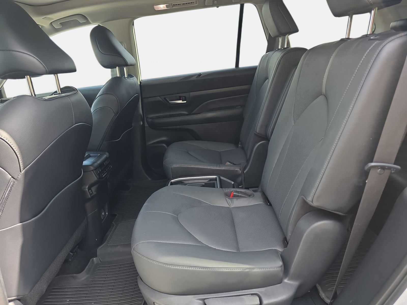 Used 2024 Toyota Grand Highlander AWD image 15