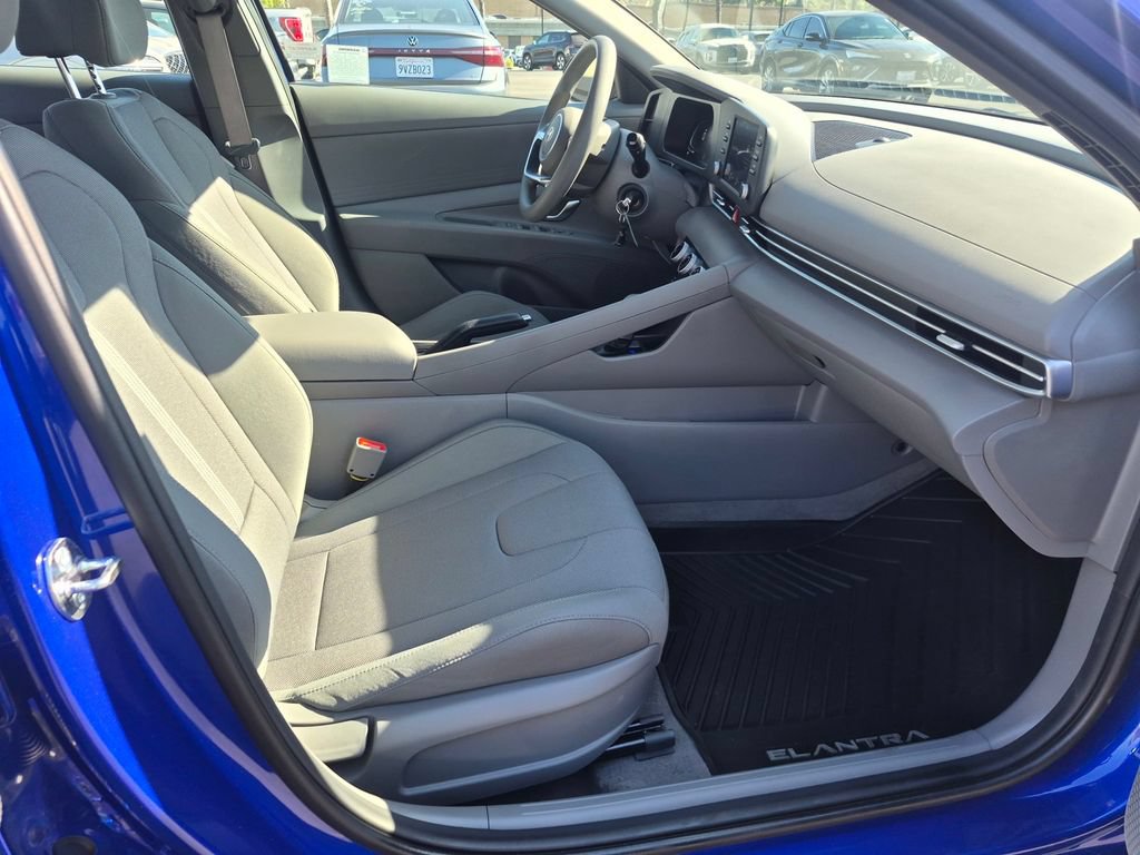 Certified 2026 Hyundai Elantra SE FWD image 24