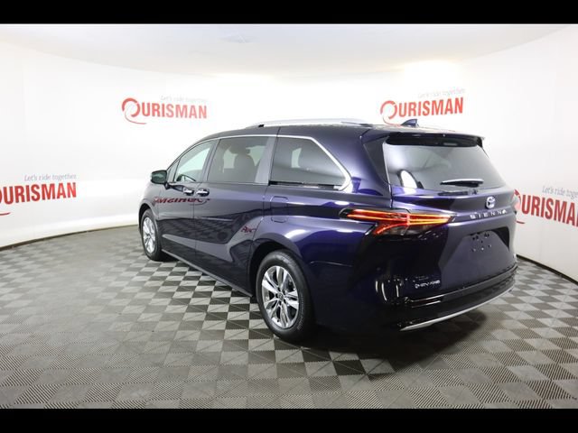 Used 2025 Toyota Sienna Limited AWD/4WD image 16