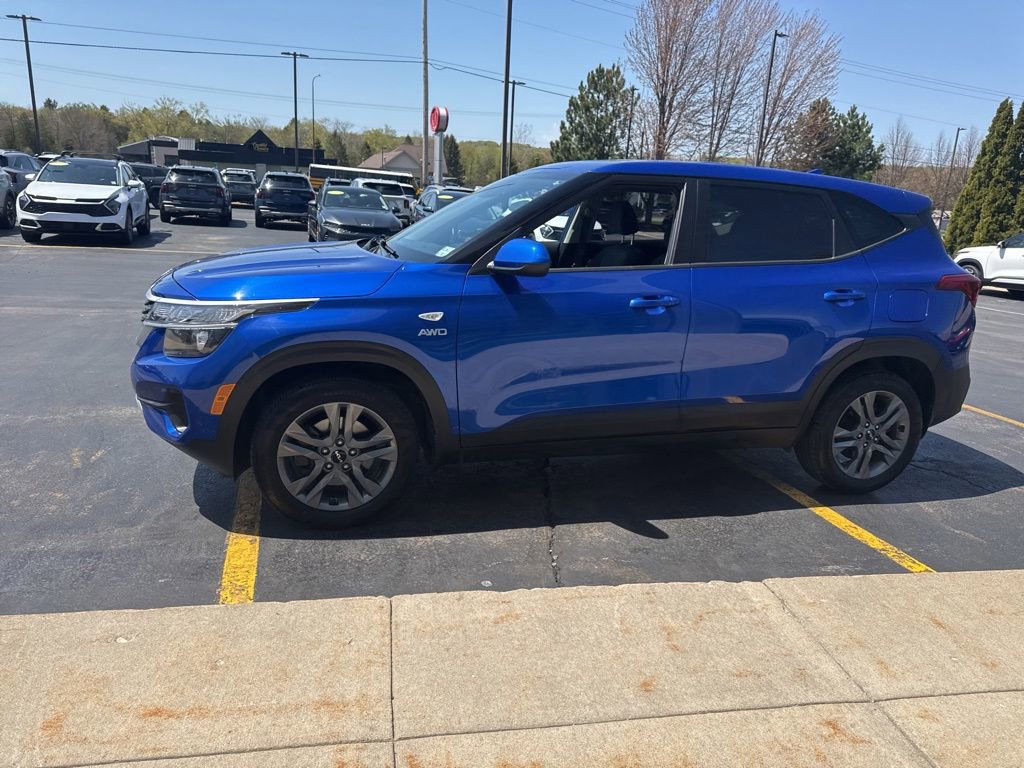 Used 2023 Kia Seltos LX AWD/4WD image 15