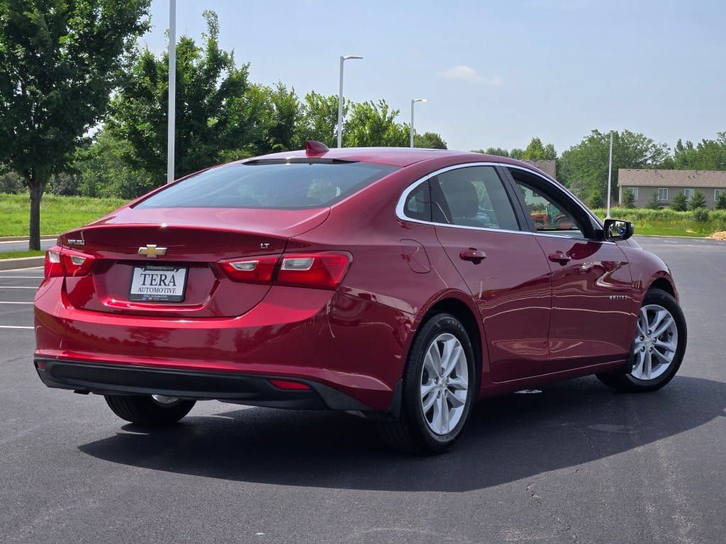 Used 2017 Chevrolet Malibu LT FWD image 12