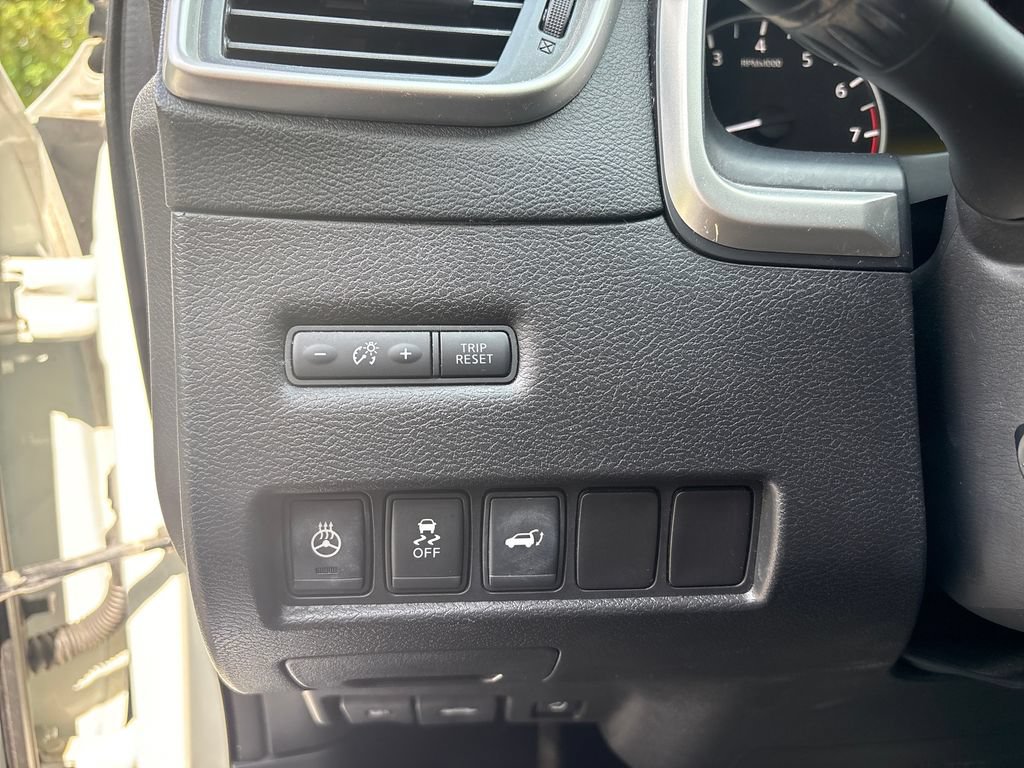 Used 2016 Nissan Murano Platinum w/ Platinum Technology Package FWD image 11