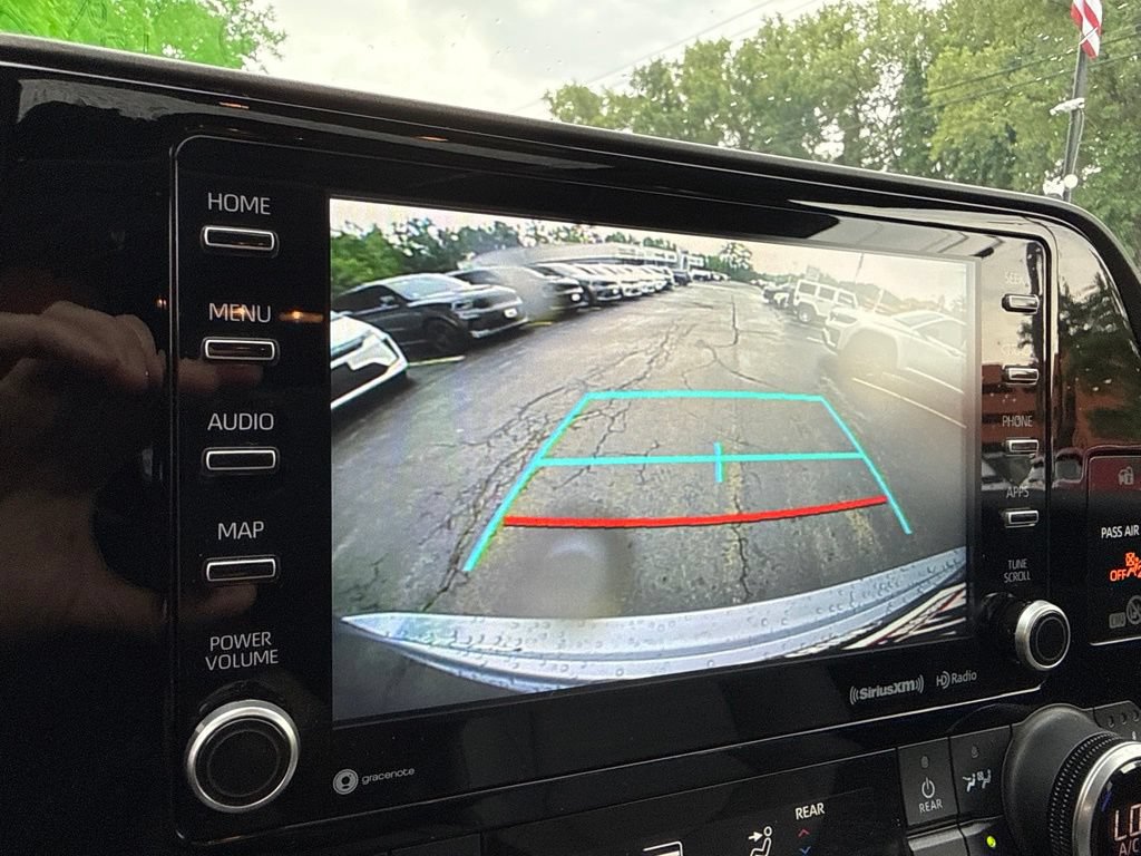 Used 2022 Toyota Highlander XLE AWD/4WD image 32