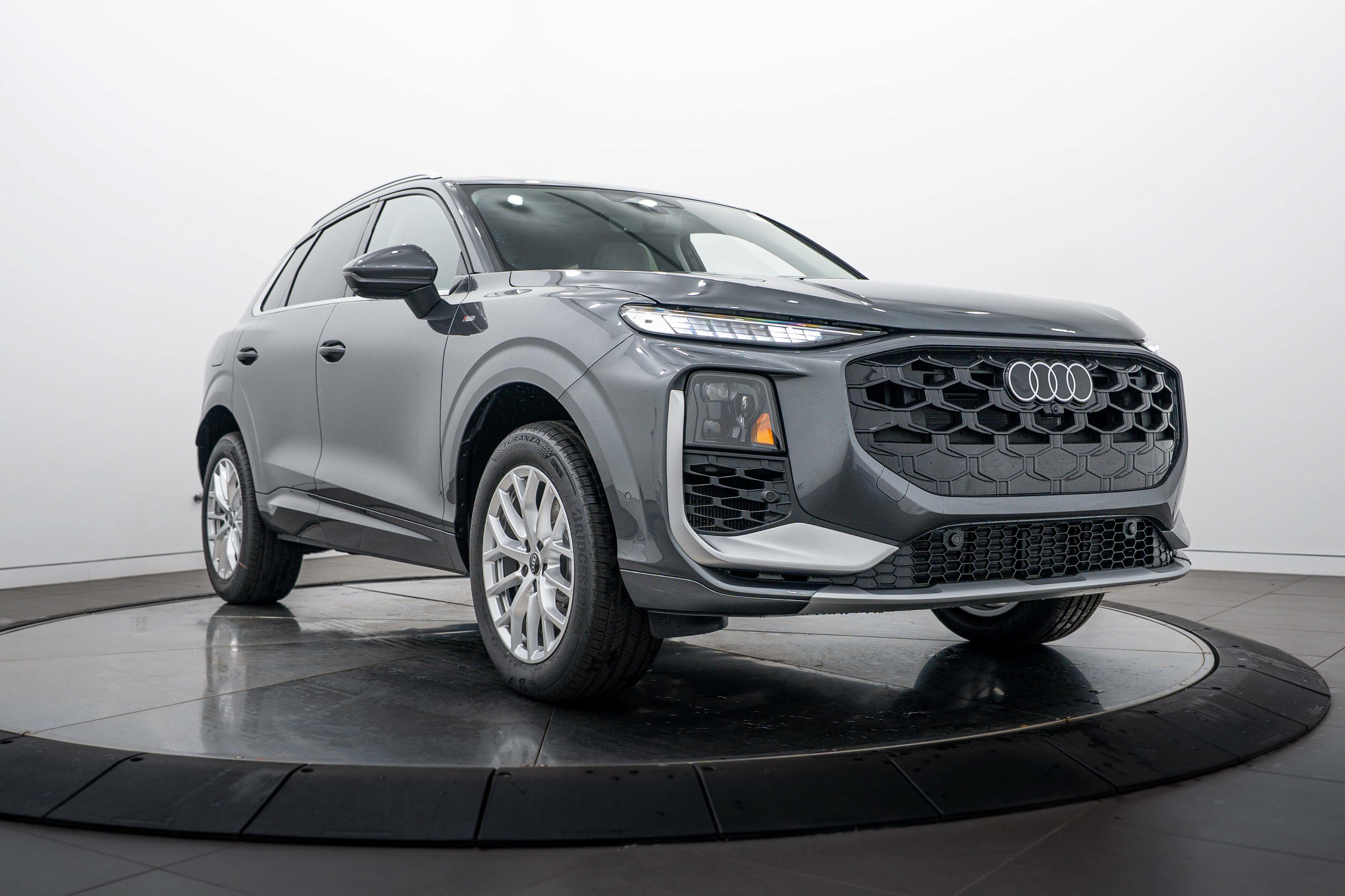 New 2026 Audi Q3 quattro 2.0T AWD/4WD image 1