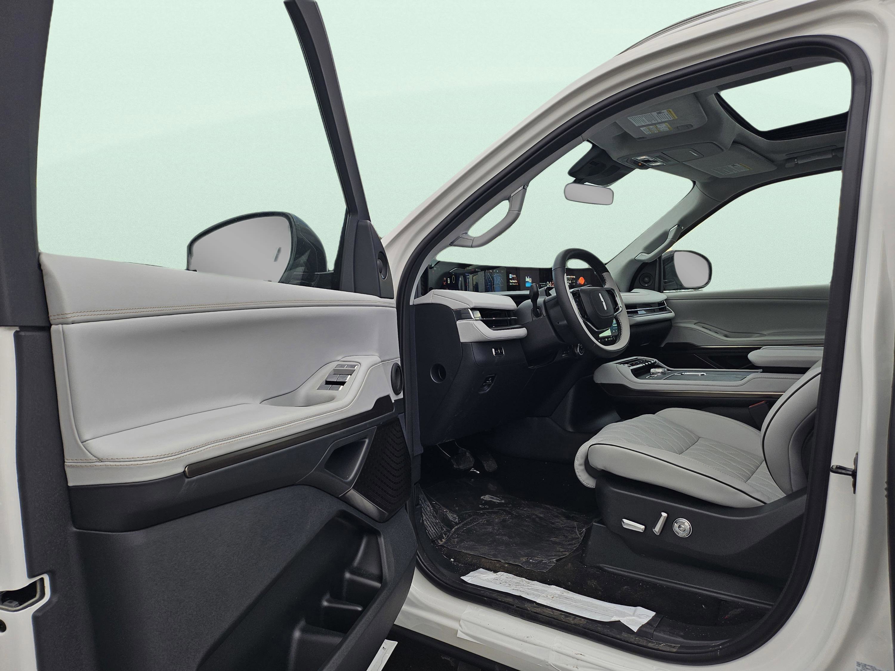New 2026 Lincoln Navigator L Black Label image 9