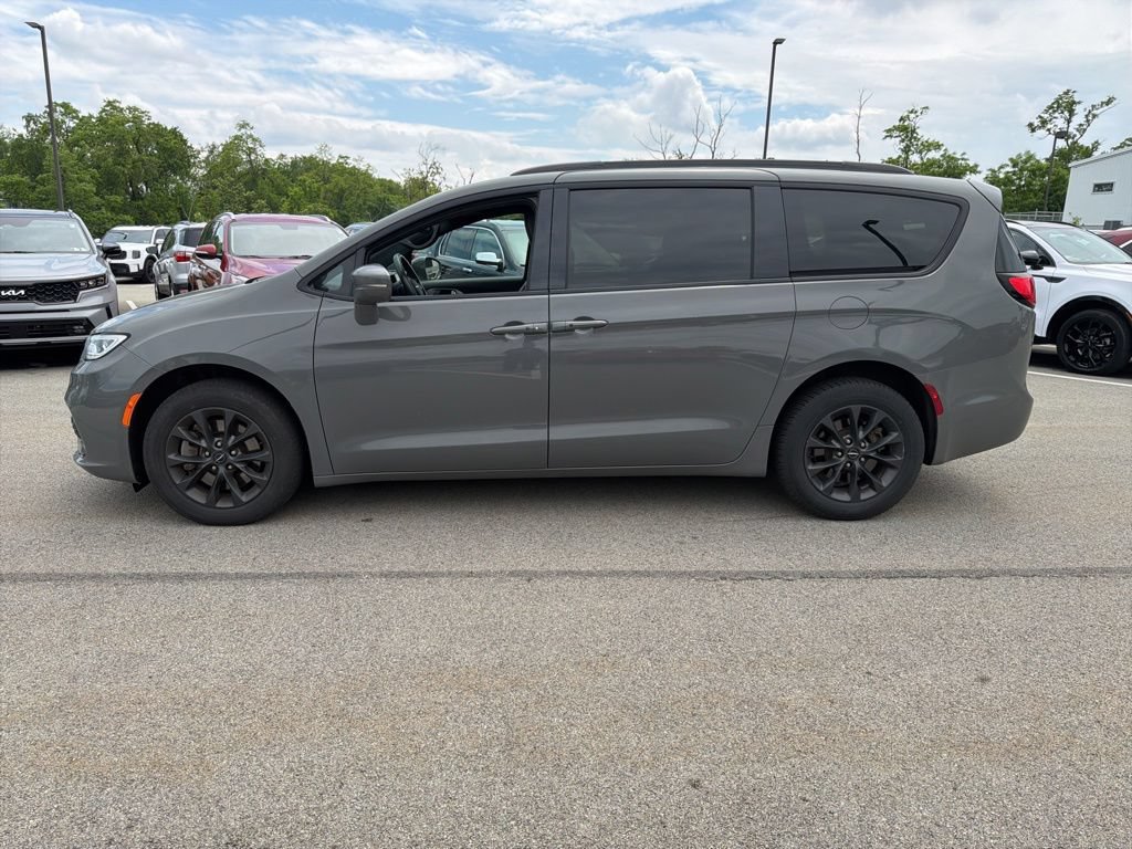 Used 2021 Chrysler Pacifica Limited w/ S Appearance Package AWD/4WD image 4