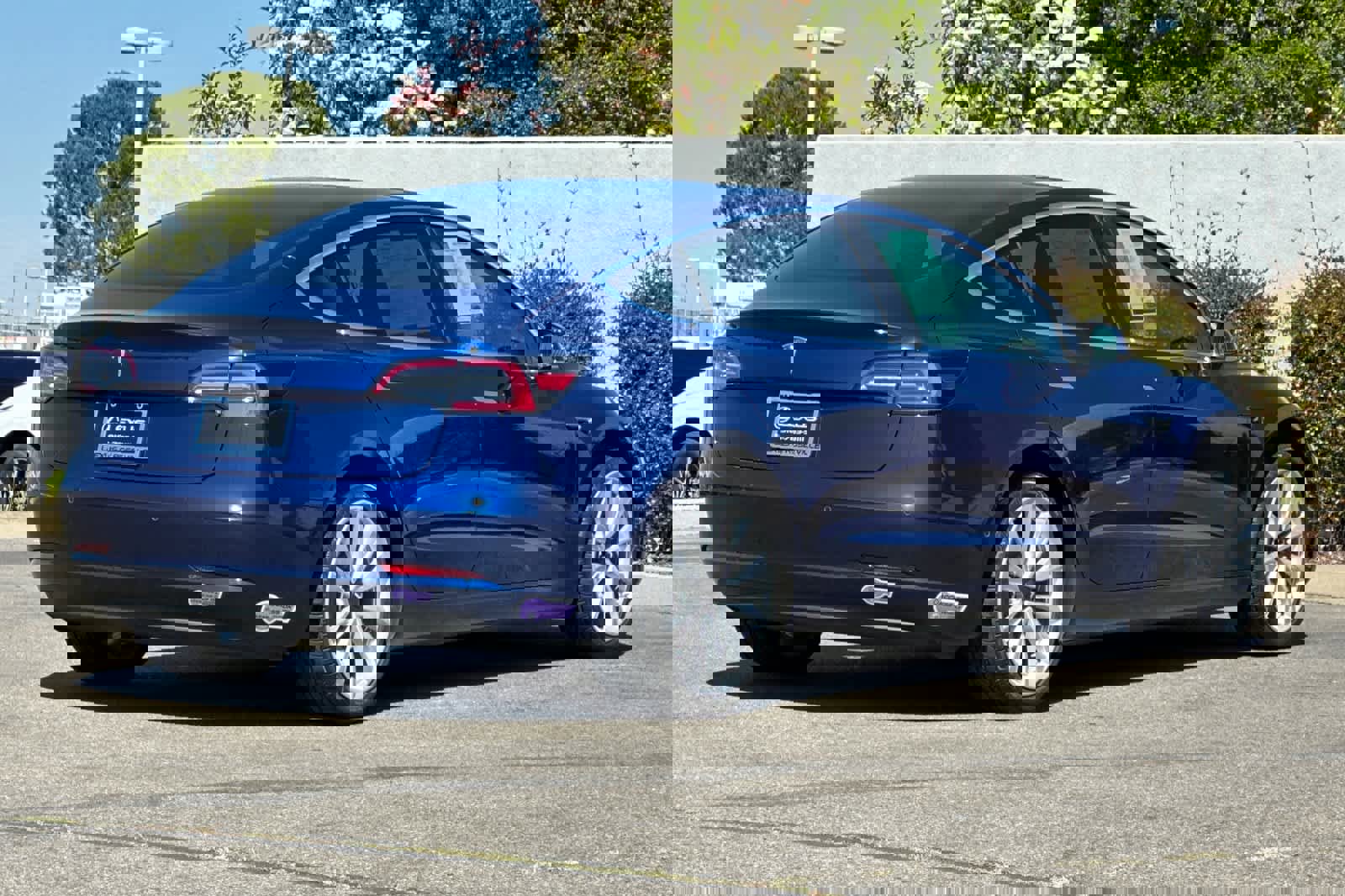 Used 2019 Tesla Model 3 Mid Range image 2