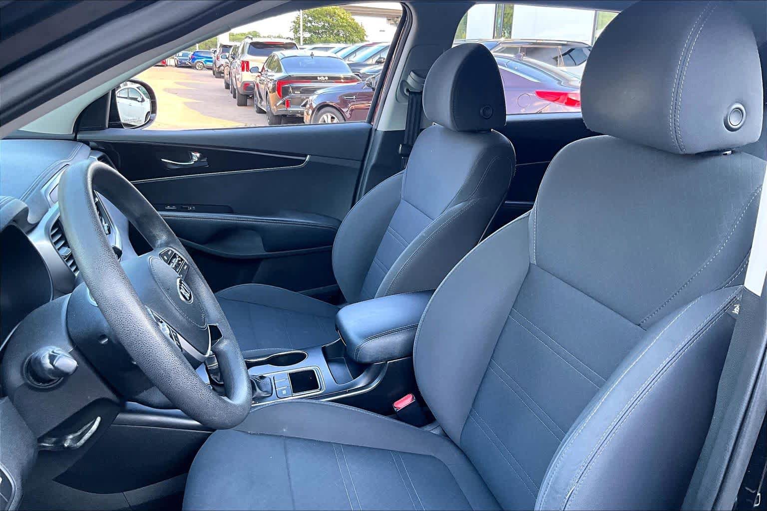 Used 2019 Kia Sorento L FWD image 8