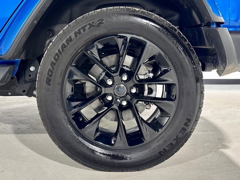 Used 2024 Jeep Wrangler Unlimited Sahara w/ Technology Group image 32