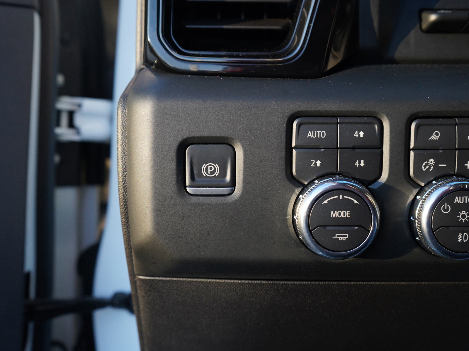 Used 2025 GMC Sierra 2500 AT4X image 30