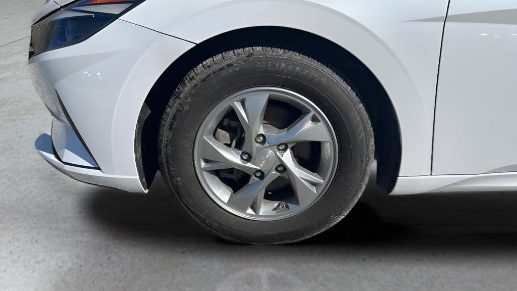 Used 2022 Hyundai Elantra SE w/ Preferred Accessory Package FWD image 9
