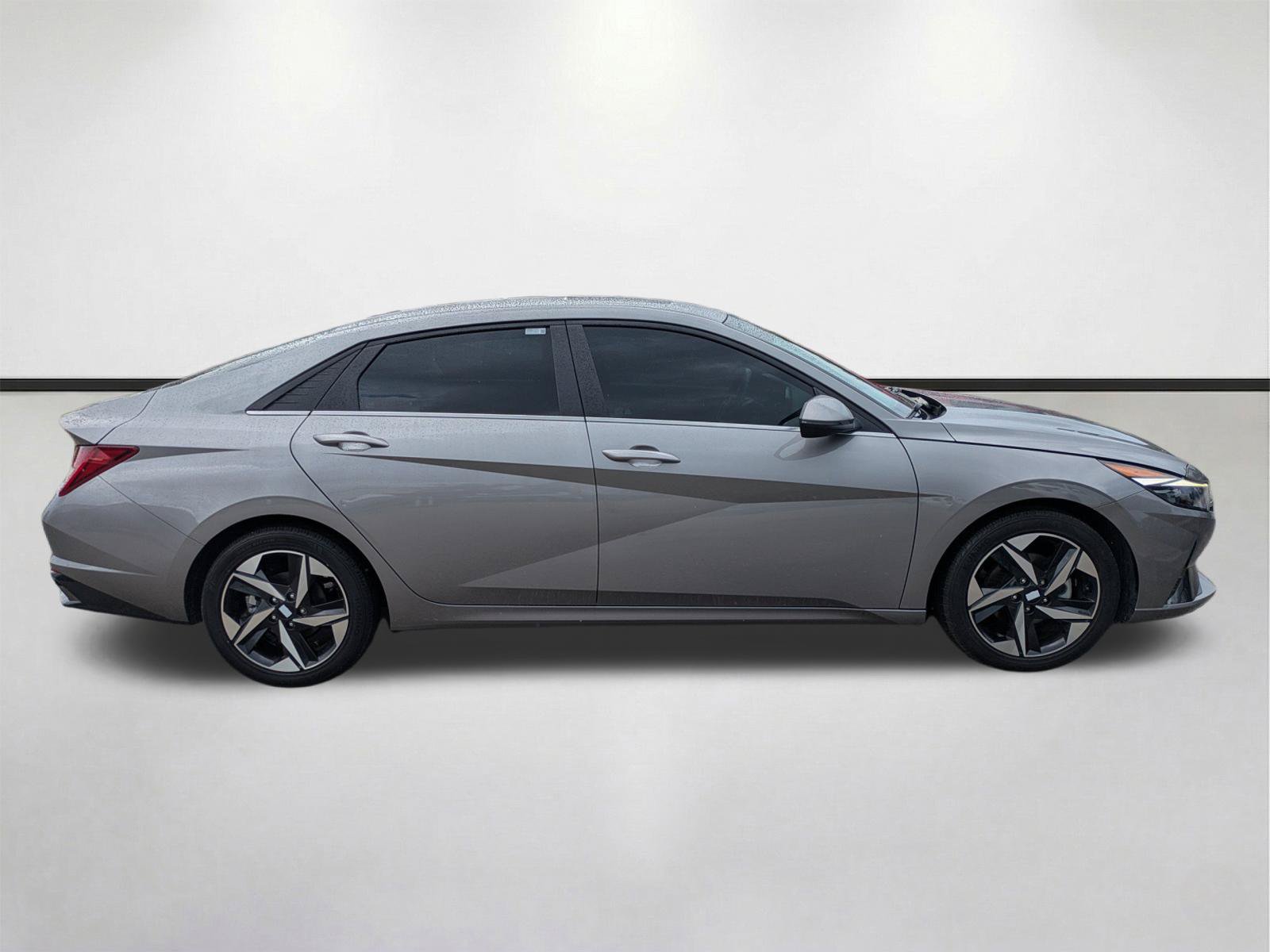Used 2023 Hyundai Elantra Limited FWD image 4