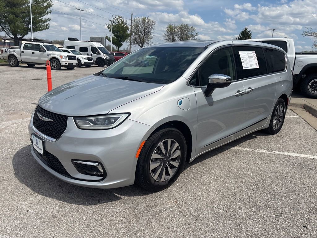 Used 2023 Chrysler Pacifica Limited image 14