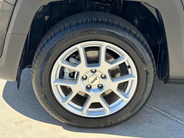 Used 2023 Jeep Renegade Latitude AWD/4WD image 9