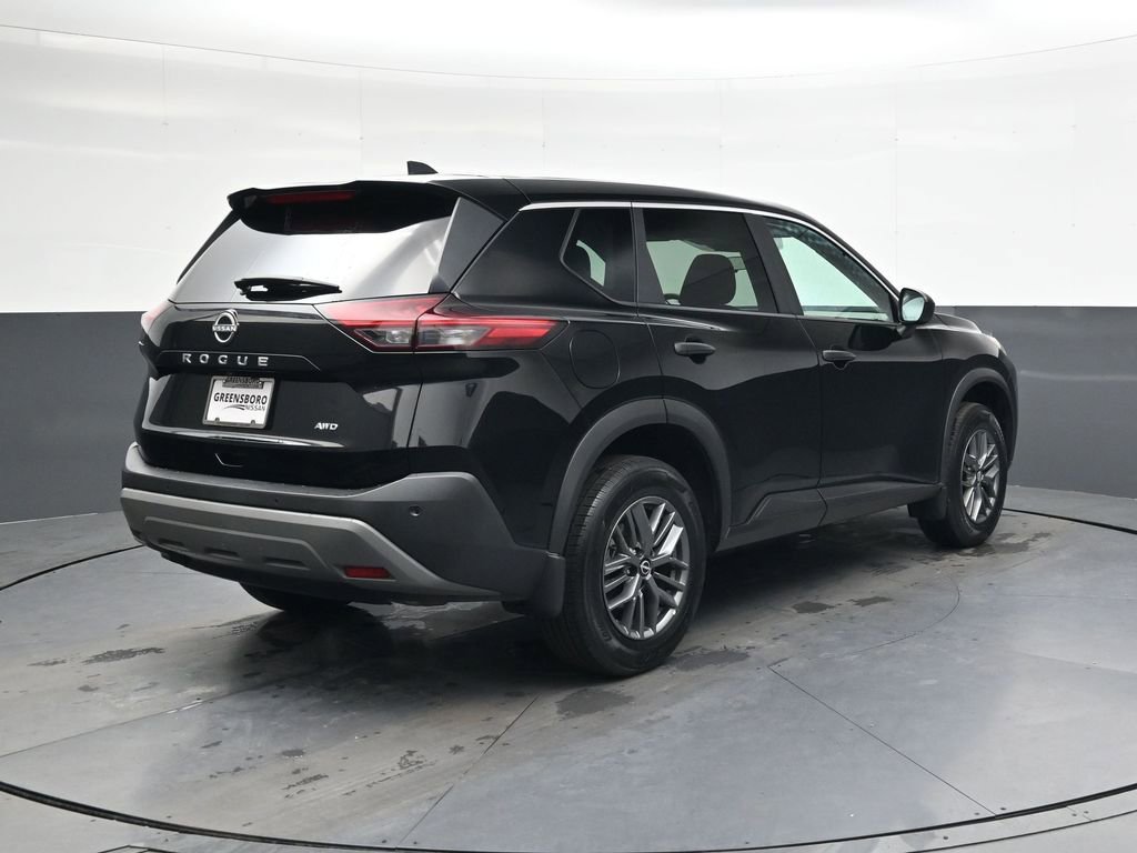 Used 2023 Nissan Rogue S image 4