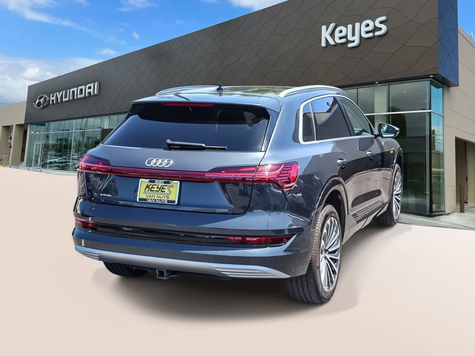 Used 2019 Audi e-tron Prestige w/ Prestige Package AWD/4WD image 4