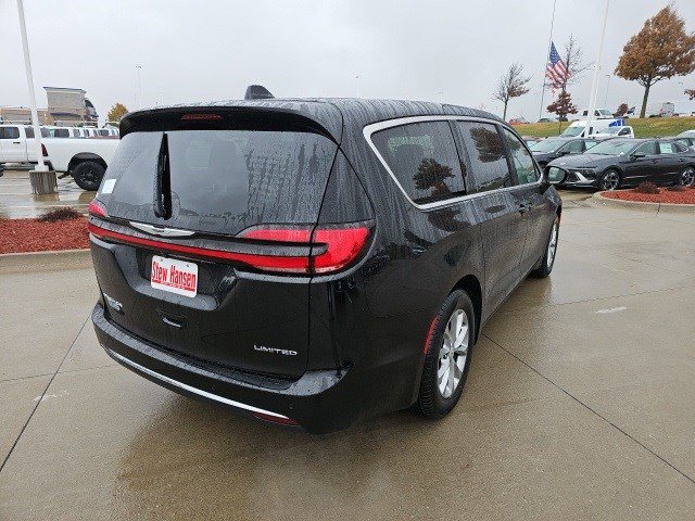 New 2026 Chrysler Pacifica Limited image 6