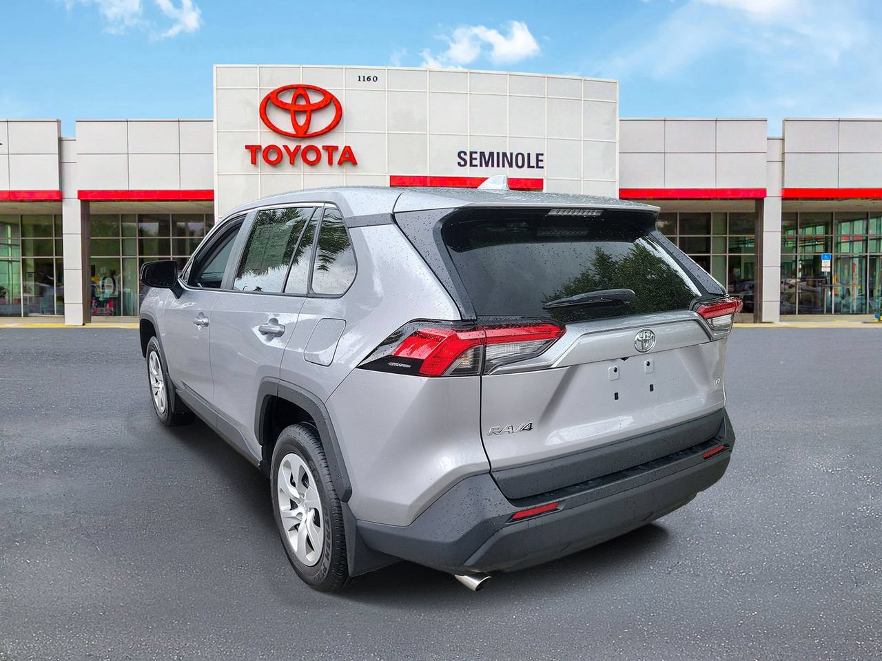 Used 2024 Toyota RAV4 LE FWD image 4