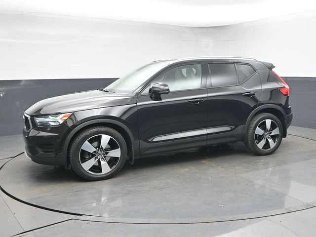 Used 2020 Volvo XC40 T5 Momentum w/ Protection Package Premier image 4
