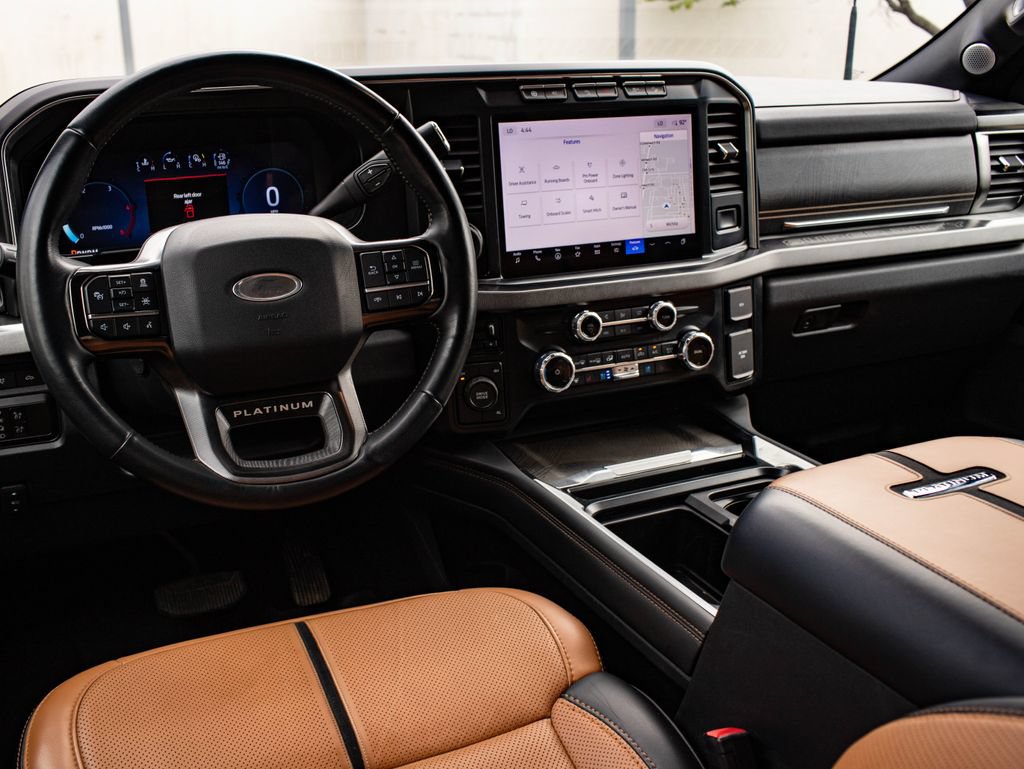 Used 2023 Ford F350 Platinum AWD/4WD image 4