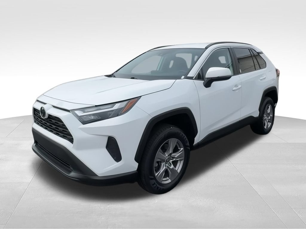 Used 2022 Toyota RAV4 XLE AWD/4WD image 5
