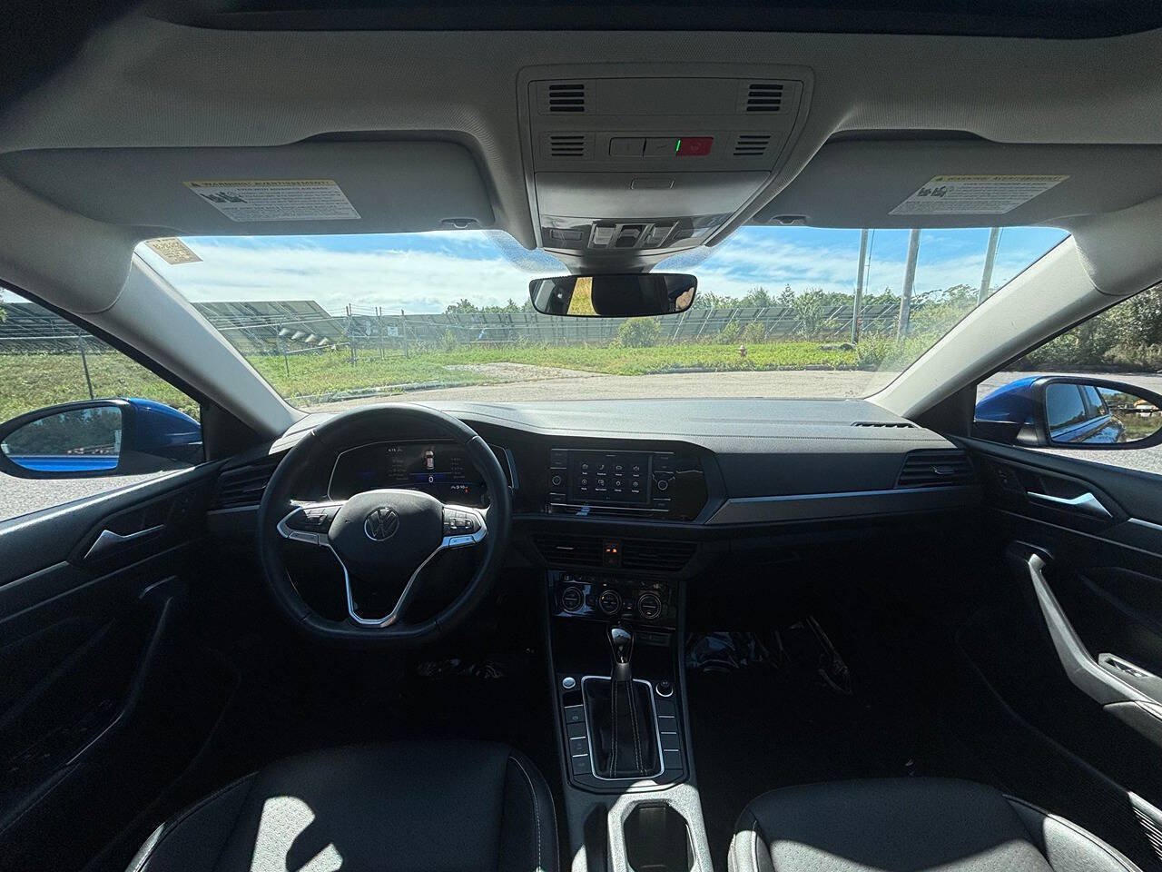 Used 2024 Volkswagen Jetta SE w/ Panoramic Sunroof Package FWD image 8