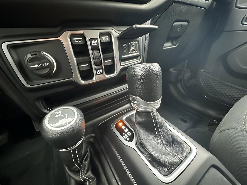 Used 2019 Jeep Wrangler Unlimited Sahara image 25