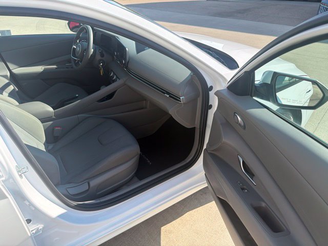Used 2024 Hyundai Elantra SE FWD image 20