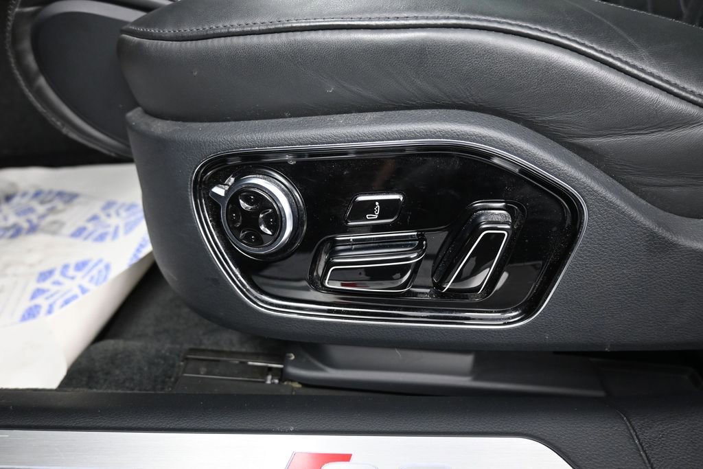 Used 2014 Audi S8 AWD/4WD image 31