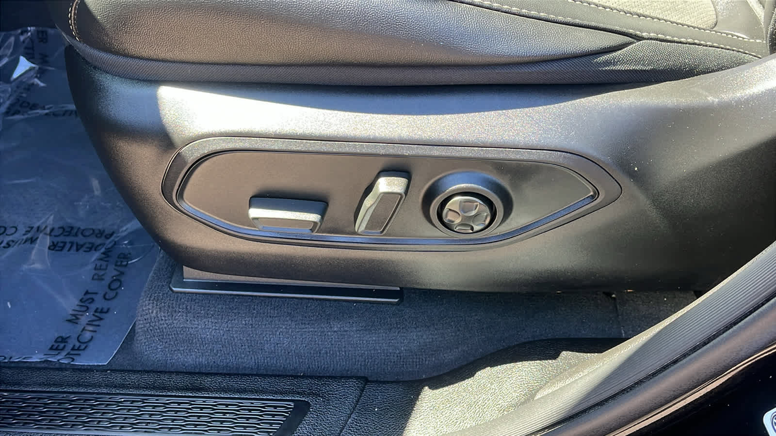 Used 2025 Jeep Grand Cherokee Altitude image 23