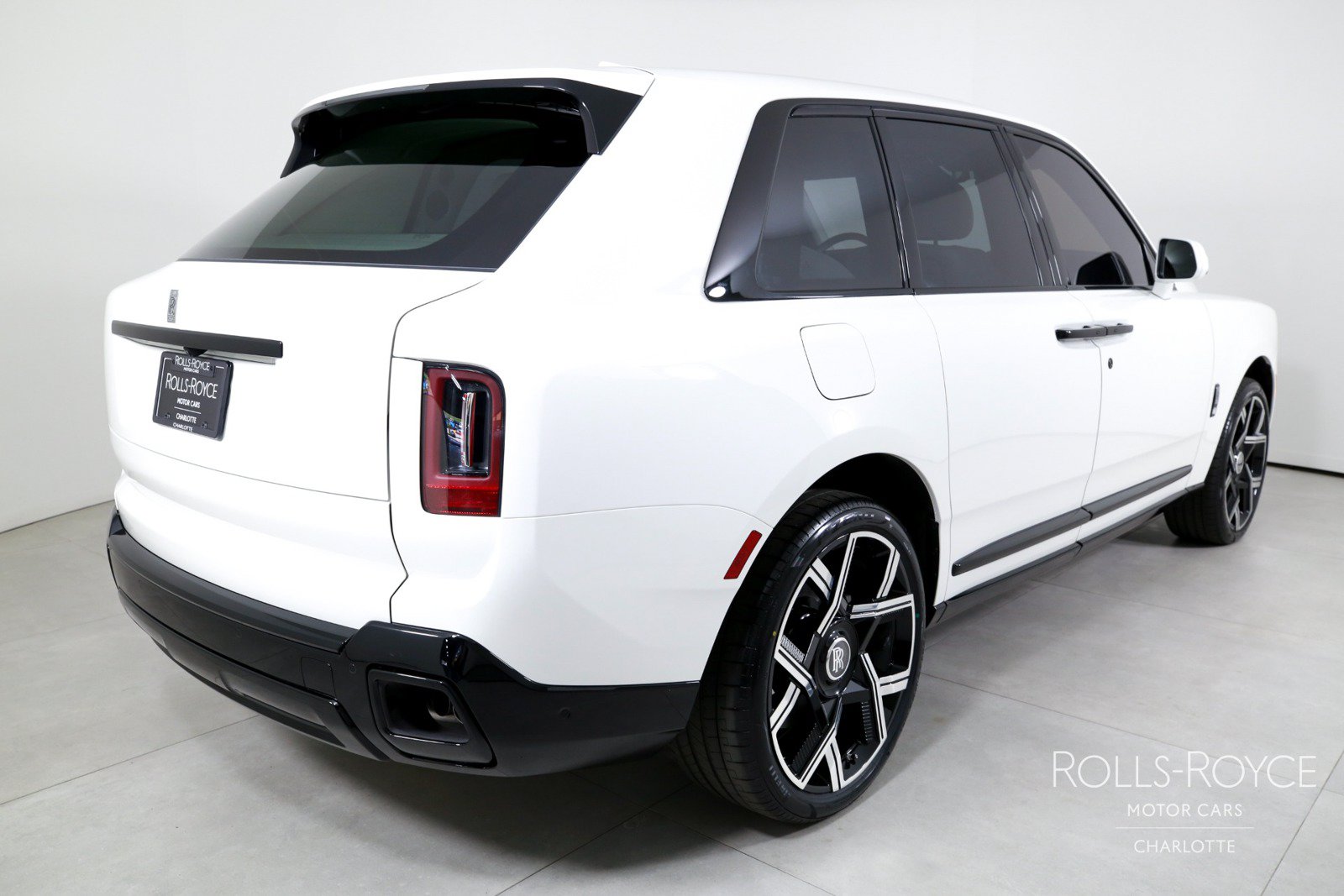Used 2026 Rolls-Royce Cullinan AWD/4WD image 2