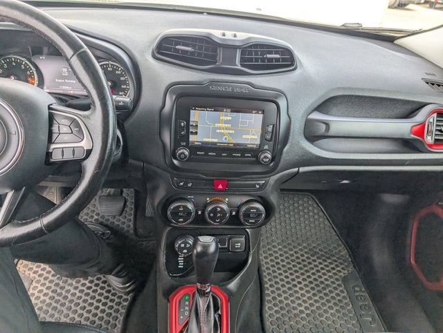 Used 2016 Jeep Renegade Trailhawk w/ Premium Trailhawk Package AWD/4WD image 4