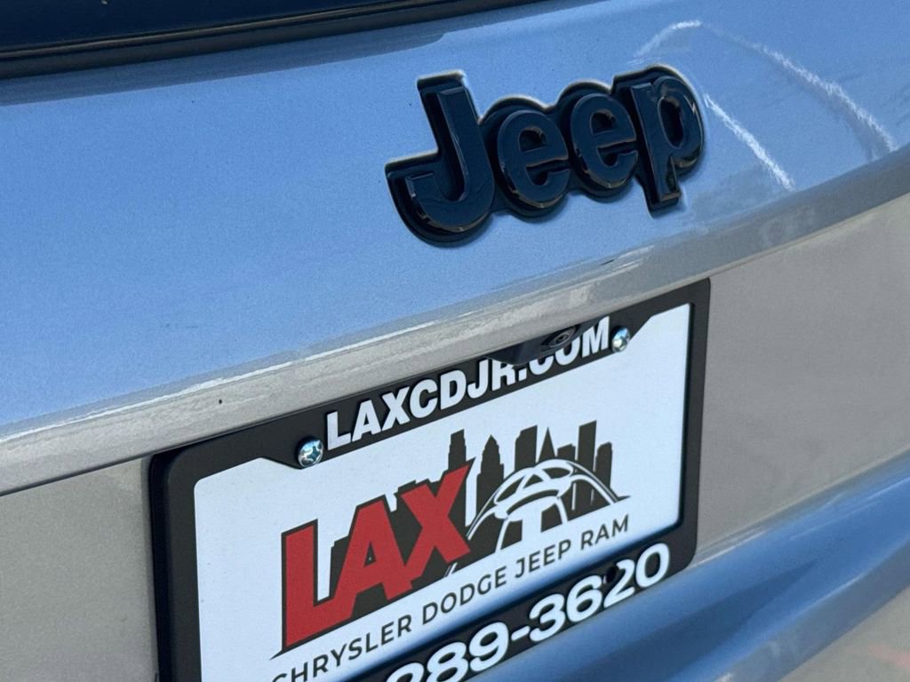 Used 2023 Jeep Compass Latitude w/ Sun and Sound Group AWD/4WD image 5