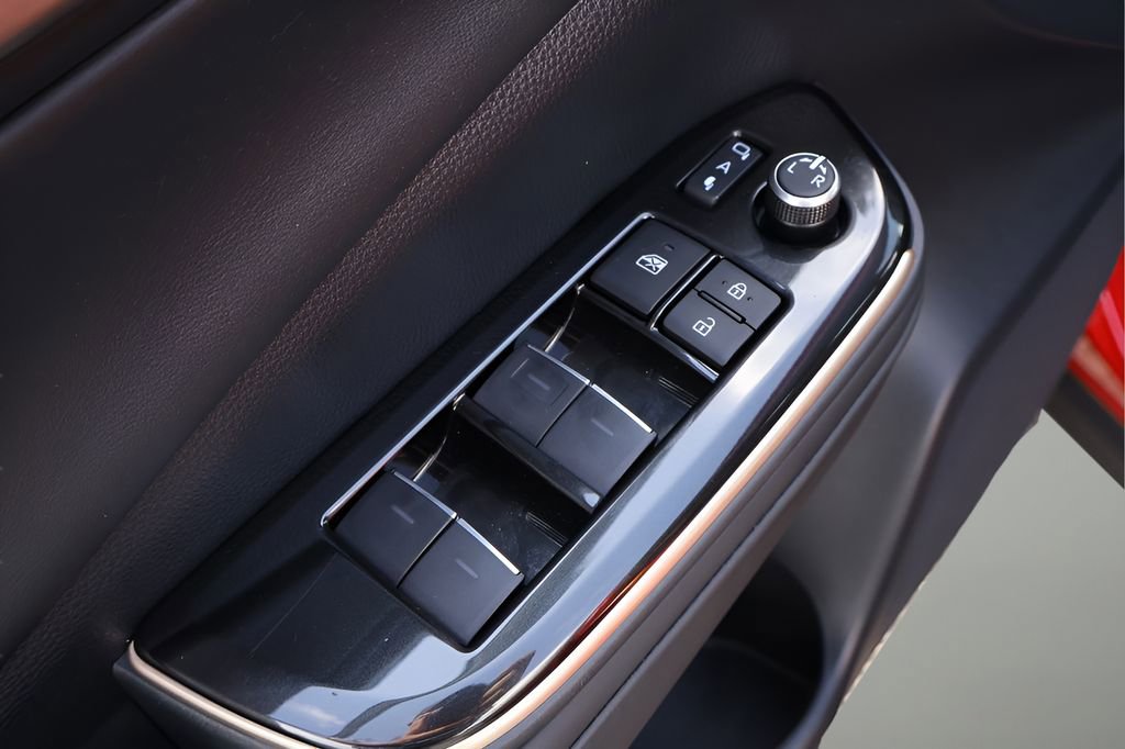 Certified 2024 Toyota Crown AWD/4WD image 10