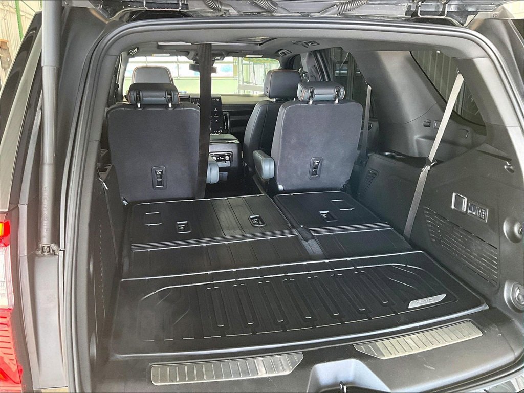 Used 2025 GMC Yukon AT4 w/ LPO, Floor Liner Package image 38