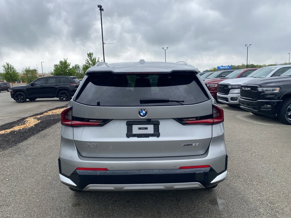 Used 2024 BMW X1 xDrive28i AWD/4WD image 3