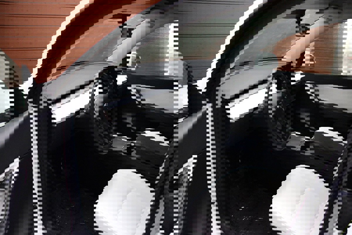 Used 2022 Tesla Model Y Long Range image 3