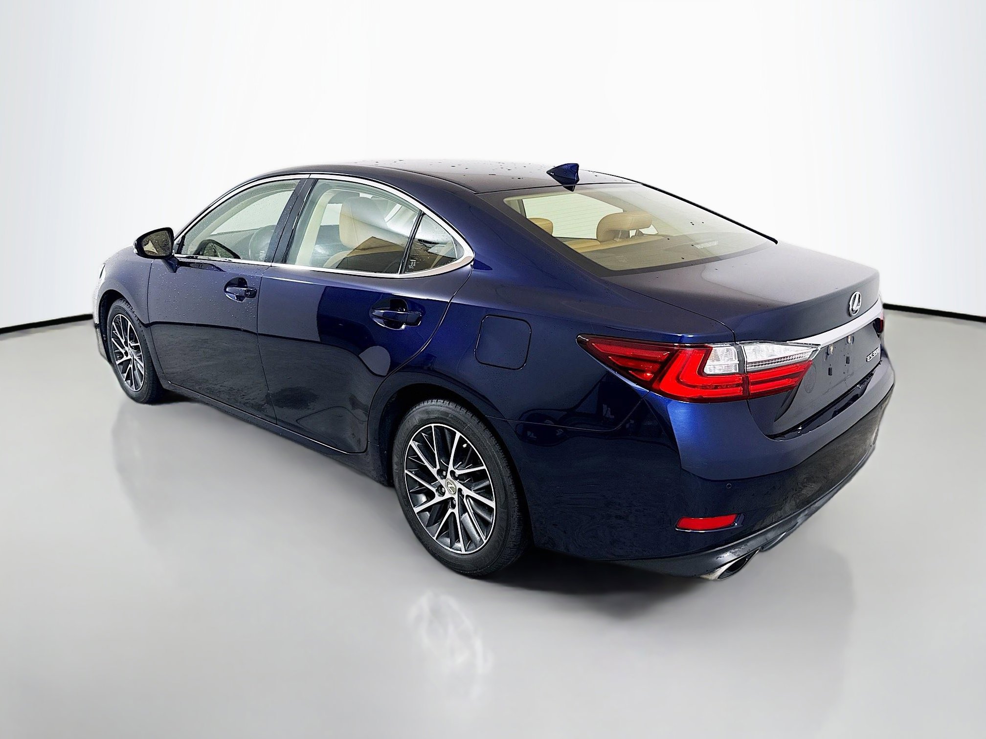 Used 2016 Lexus ES 350 w/ Luxury Package w/Wood Trim FWD image 5