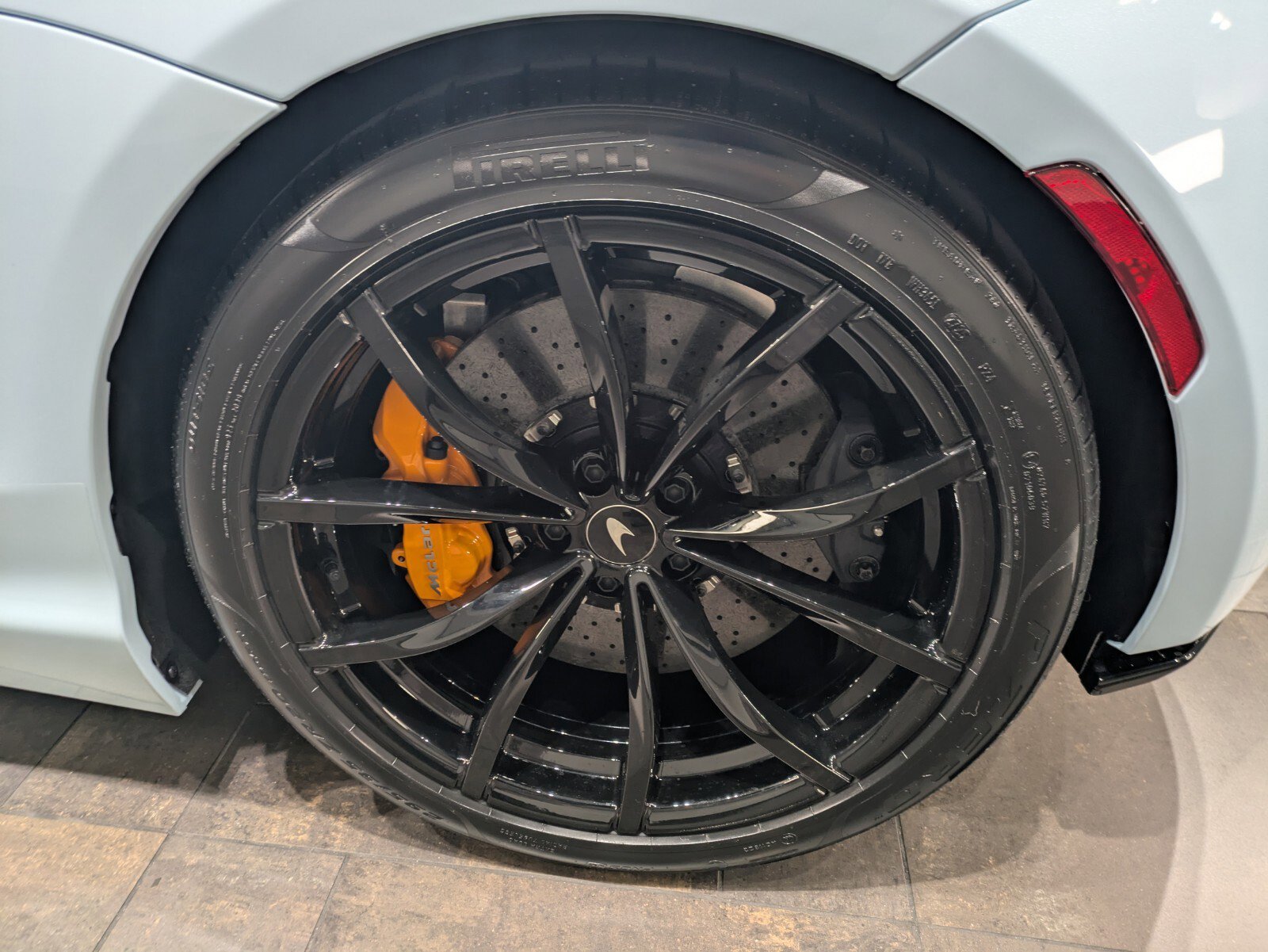 Used 2025 McLaren Artura Spider image 10