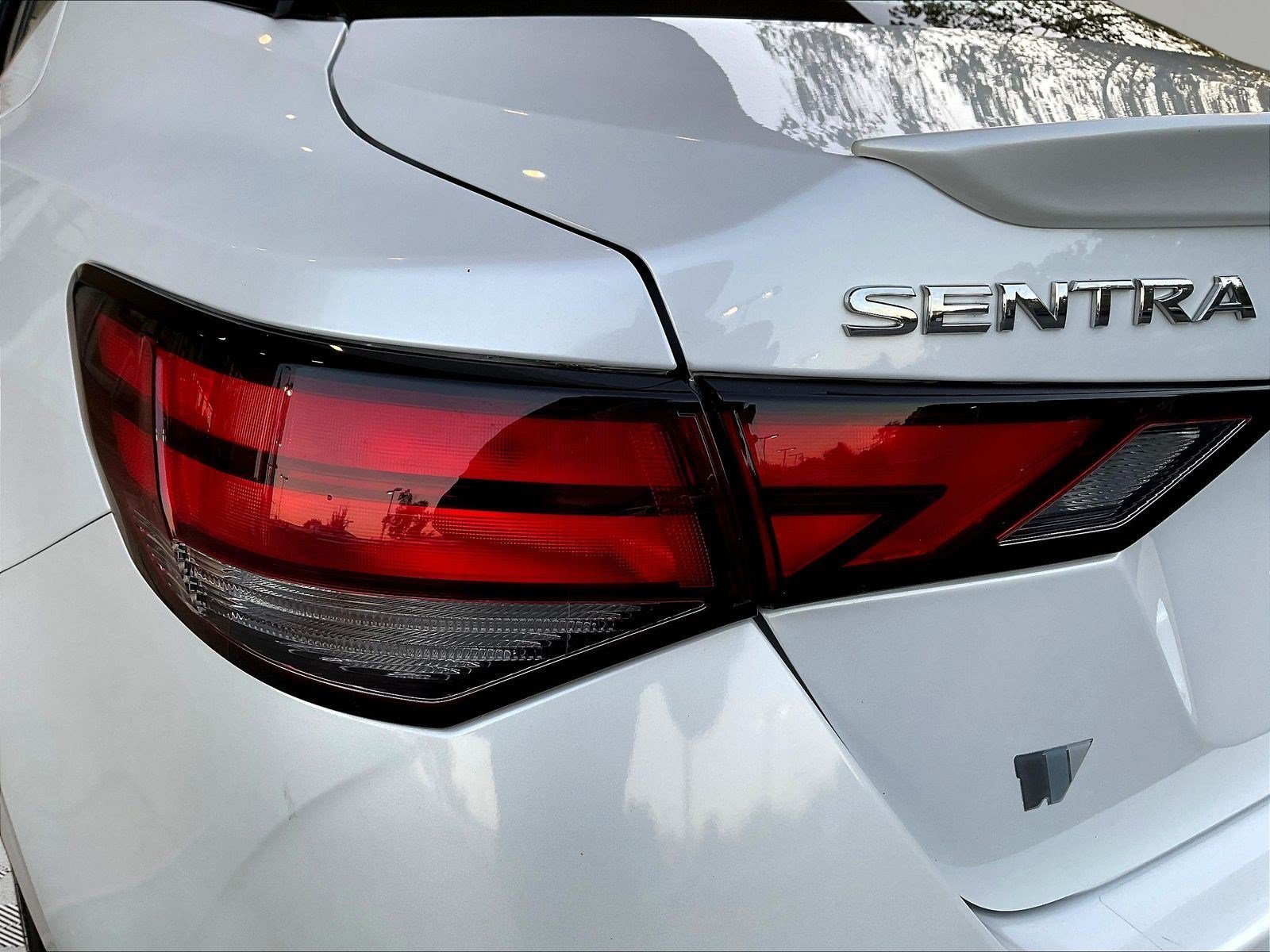 Used 2022 Nissan Sentra SR w/ SR Premium Package FWD image 22